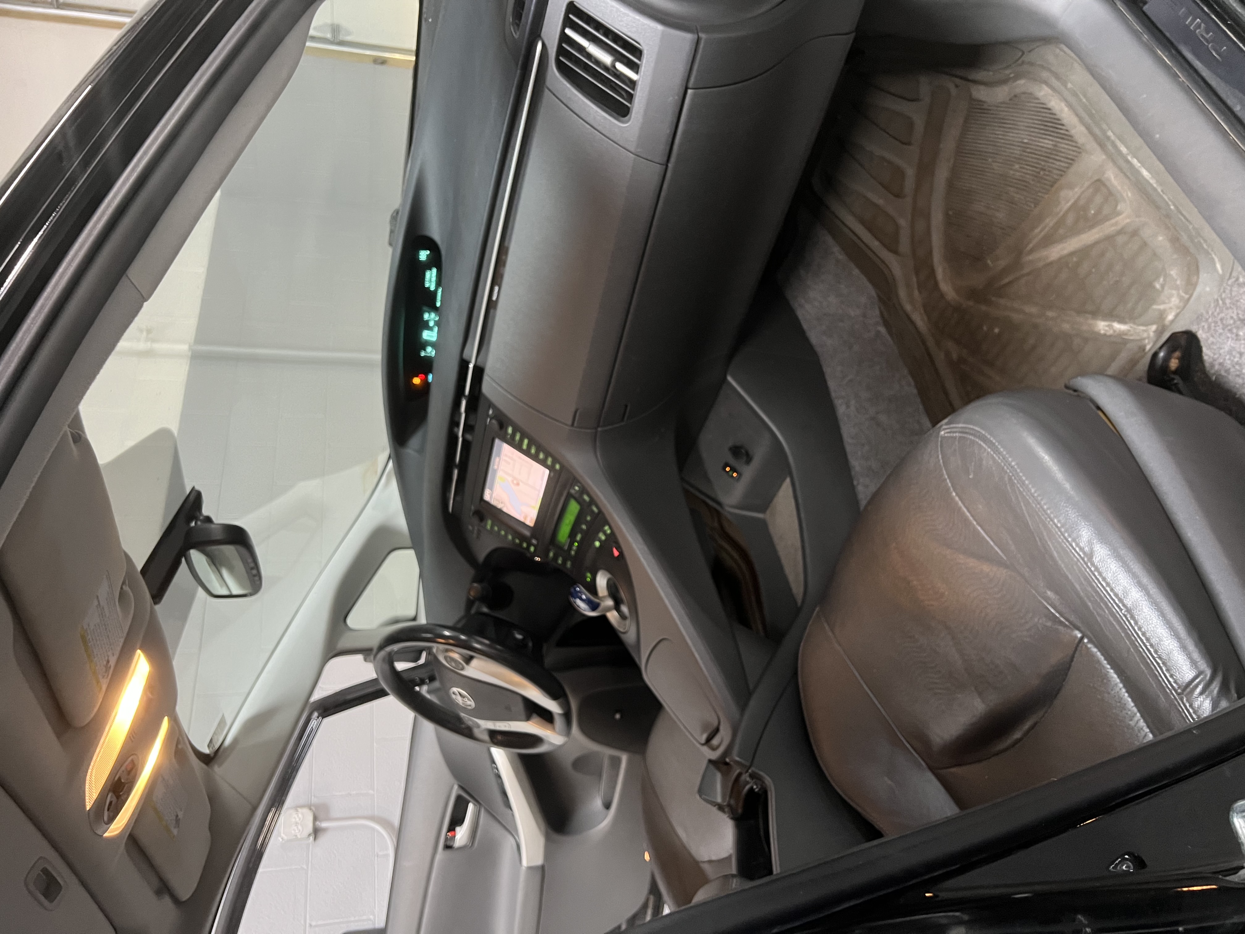 2011 Toyota Prius V - Photo 9