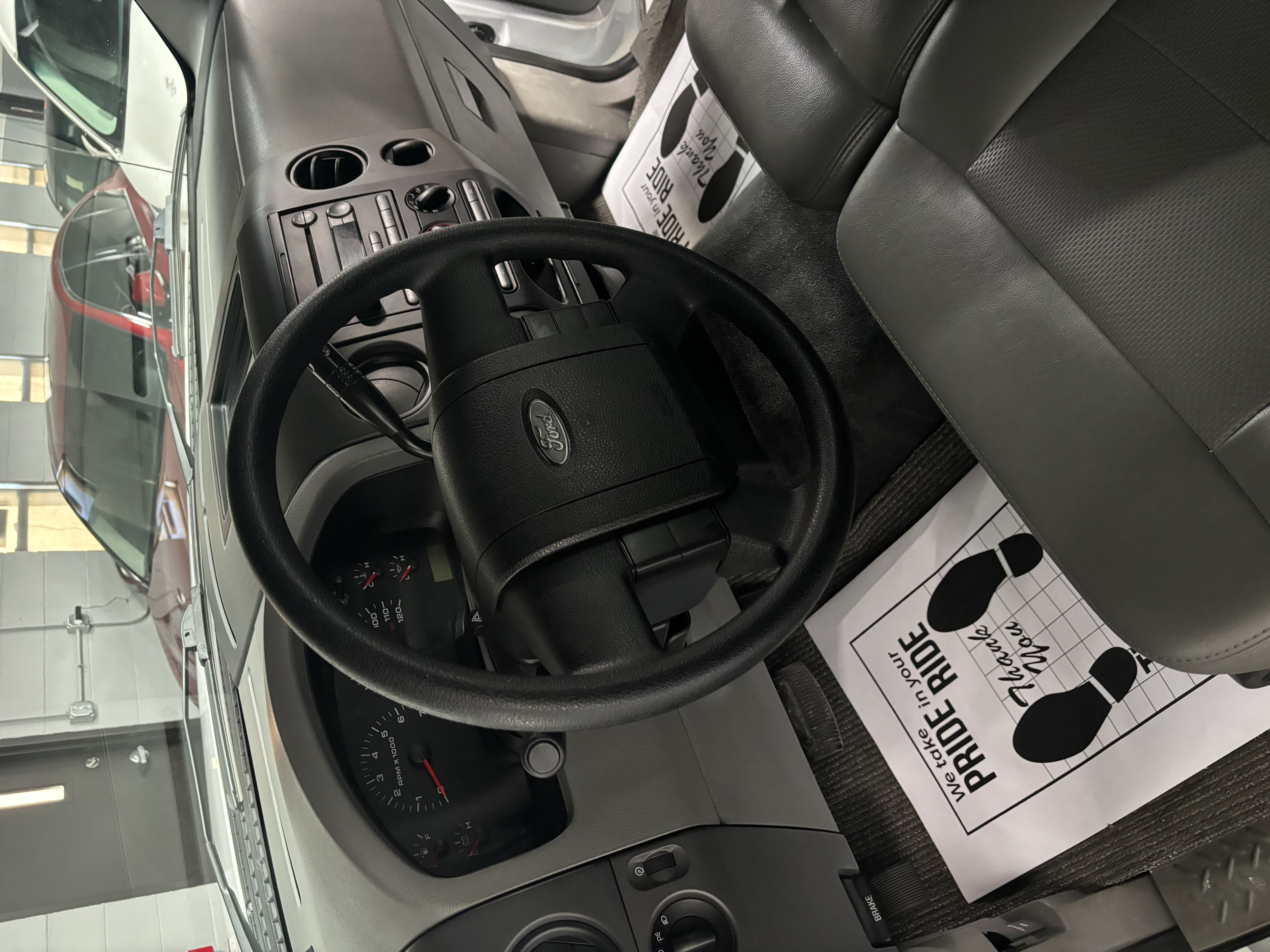 2005 Ford F-150 XL - Photo 6