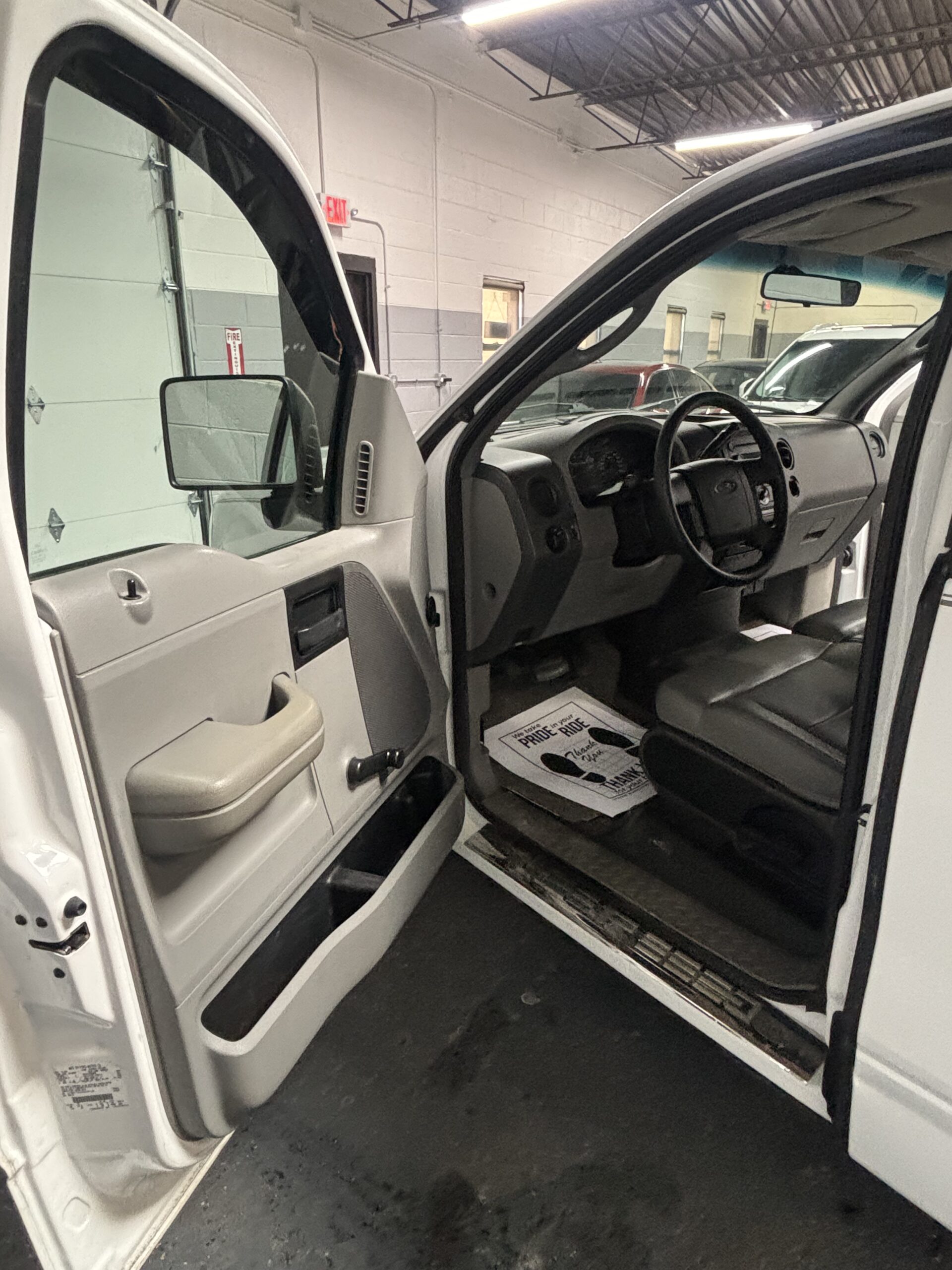 2005 Ford F-150 XL - Photo 8