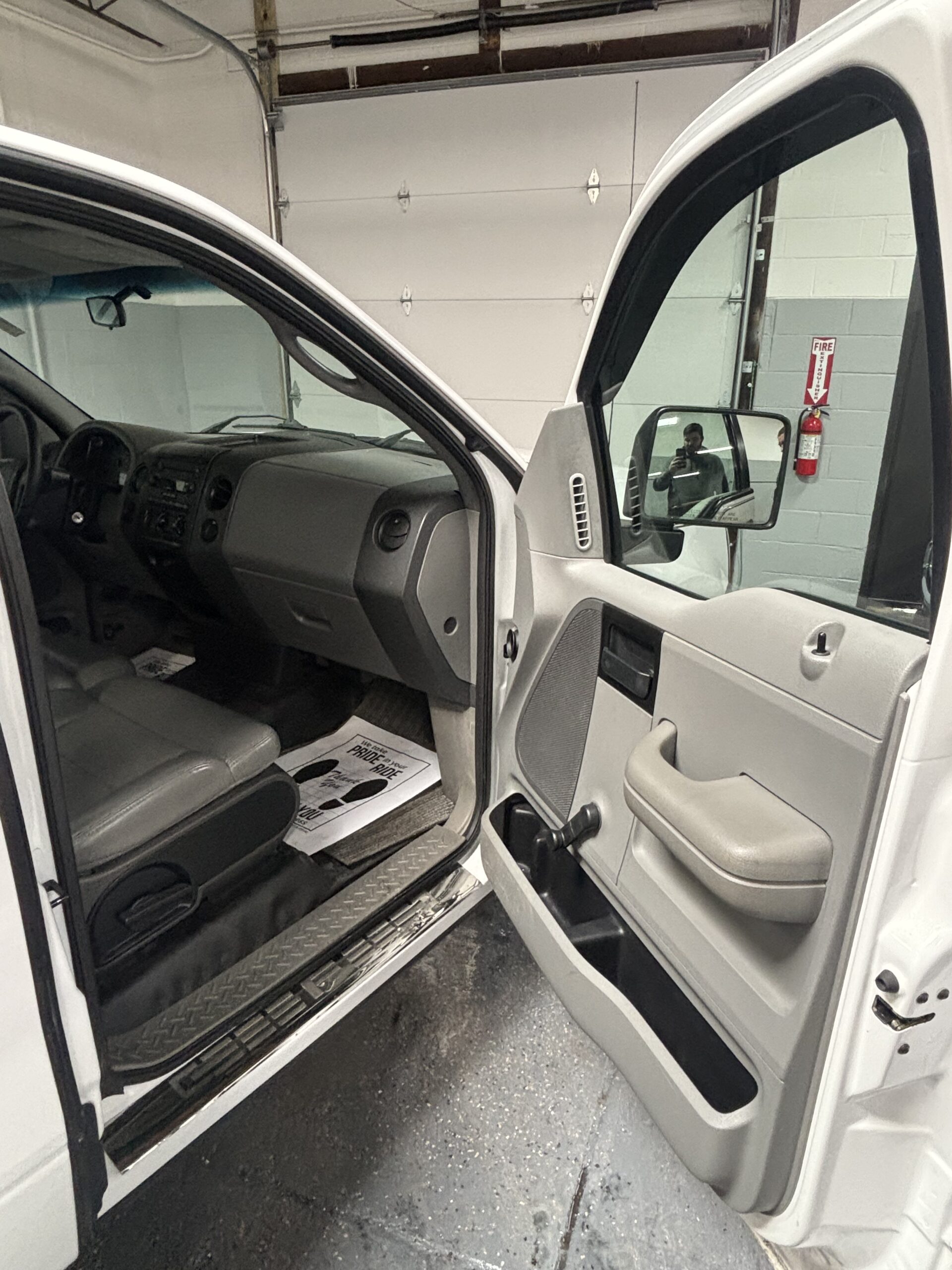 2005 Ford F-150 XL - Photo 9